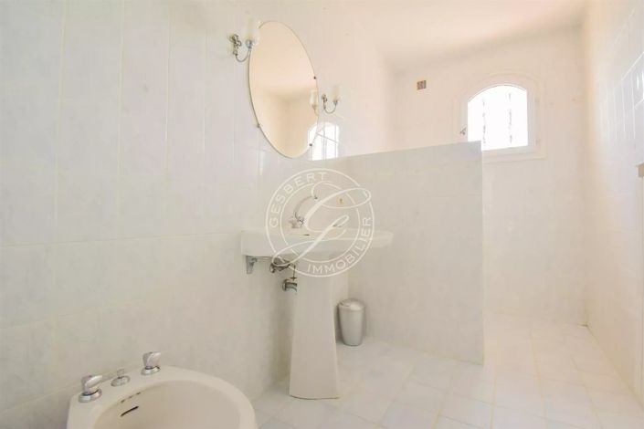 Image No.18-3 Bed House for sale