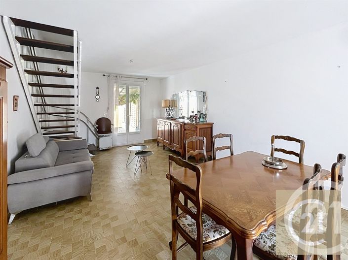 Image No.3-4 Bed House for sale