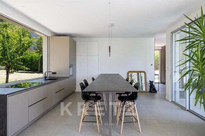 Image No.6-4 Bed House for sale