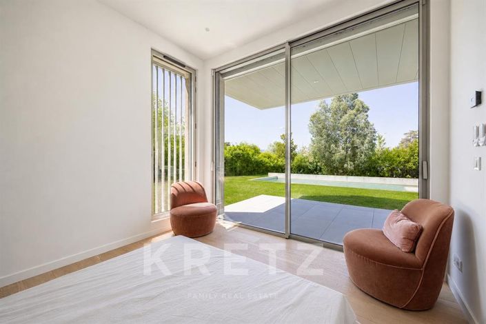 Image No.9-4 Bed House for sale