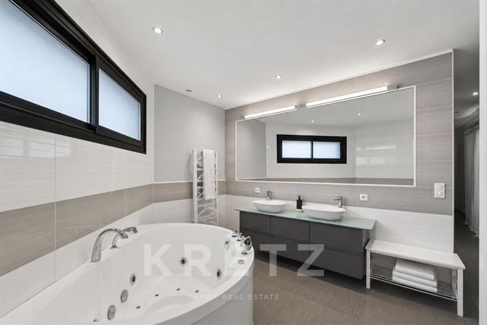 Image No.19-4 Bed House for sale