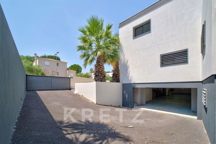 Image No.24-4 Bed House for sale