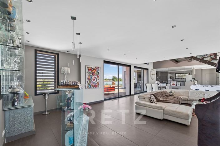 Image No.8-4 Bed House for sale