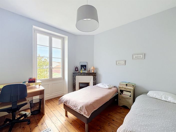 Image No.19-4 Bed House for sale