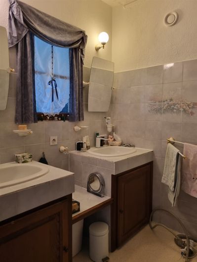 Image No.17-16 Bed House for sale
