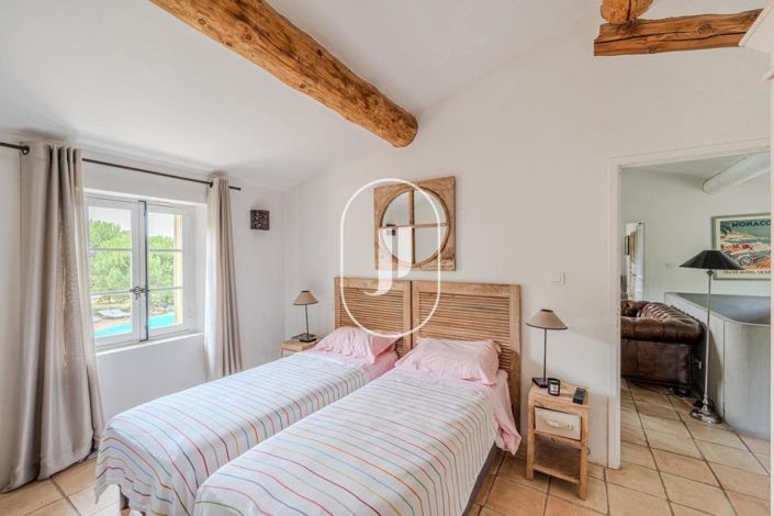 Image No.12-4 Bed House for sale