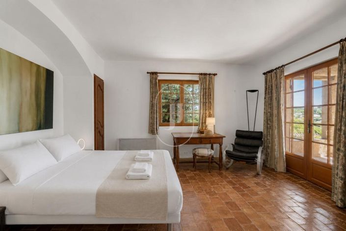 Image No.6-4 Bed House for sale