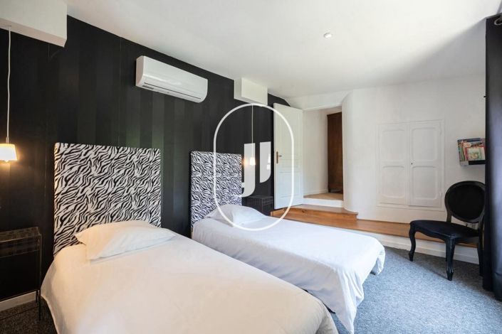Image No.19-7 Bed House for sale
