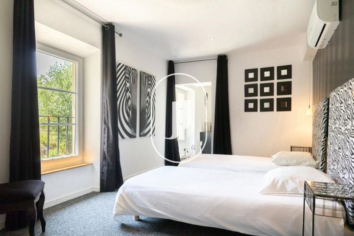 Image No.20-7 Bed House for sale