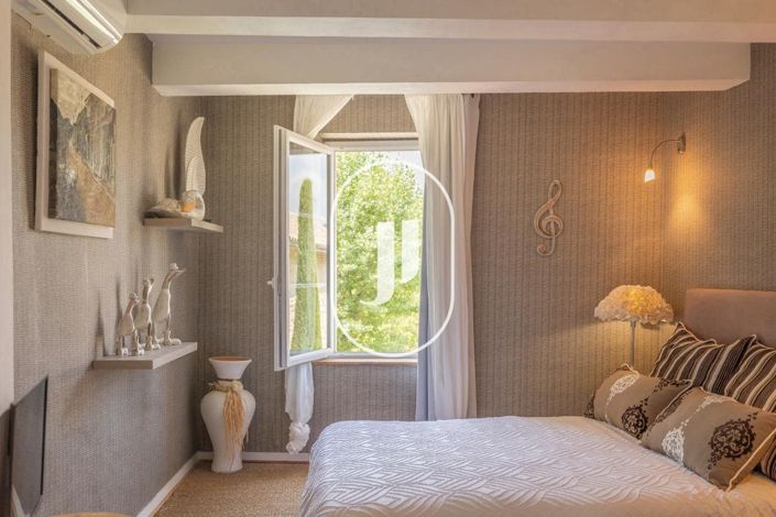 Image No.21-7 Bed House for sale