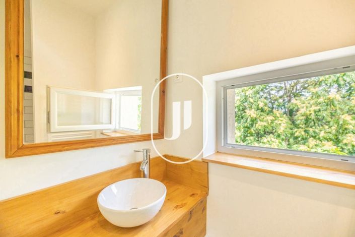 Image No.24-7 Bed House for sale