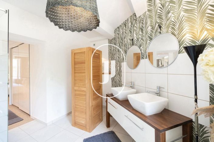 Image No.26-7 Bed House for sale