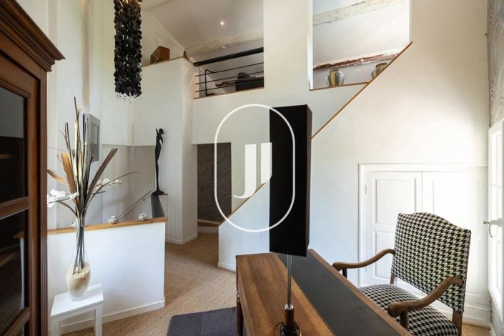 Image No.27-7 Bed House for sale