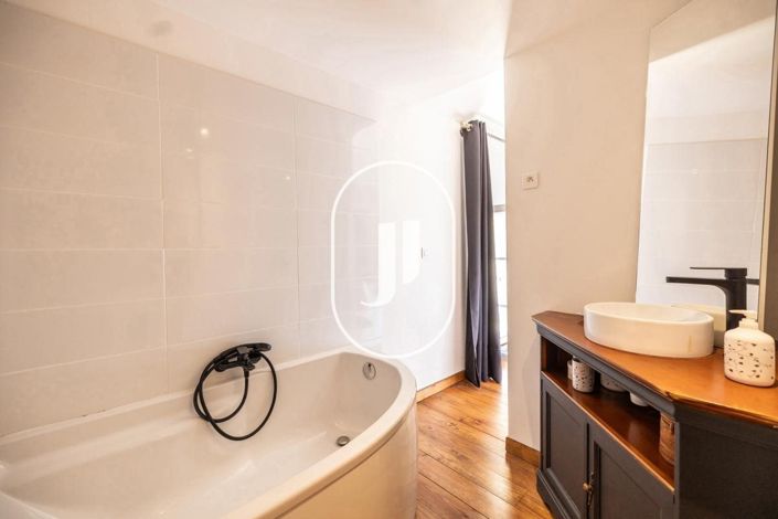 Image No.47-7 Bed House for sale