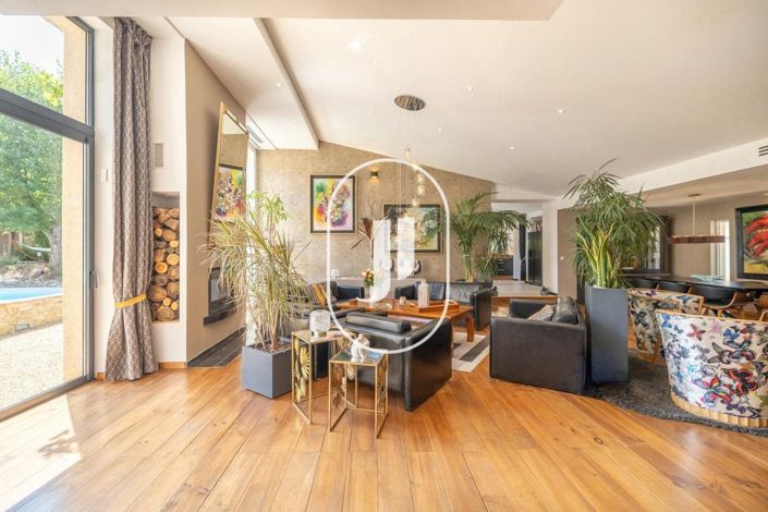 Image No.5-7 Bed House for sale