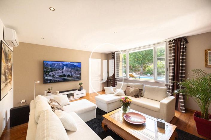 Image No.56-7 Bed House for sale
