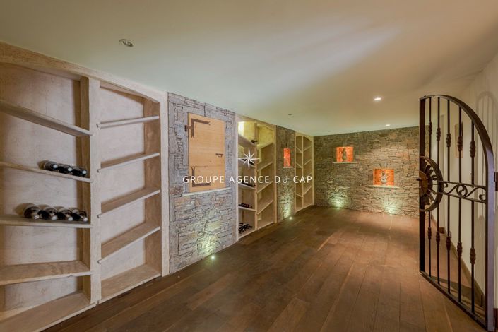 Image No.18-3 Bed House for sale