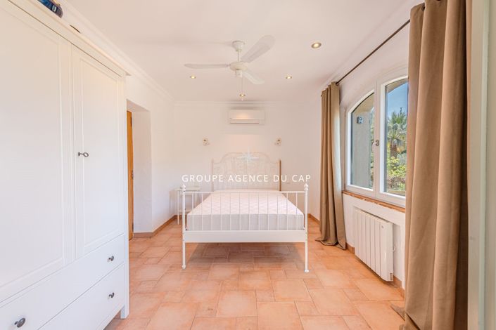 Image No.10-3 Bed House for sale