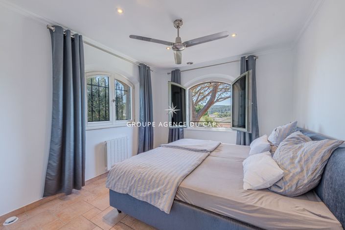 Image No.8-3 Bed House for sale
