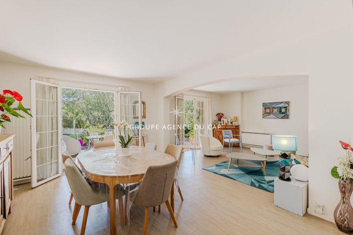 Image No.3-4 Bed House for sale