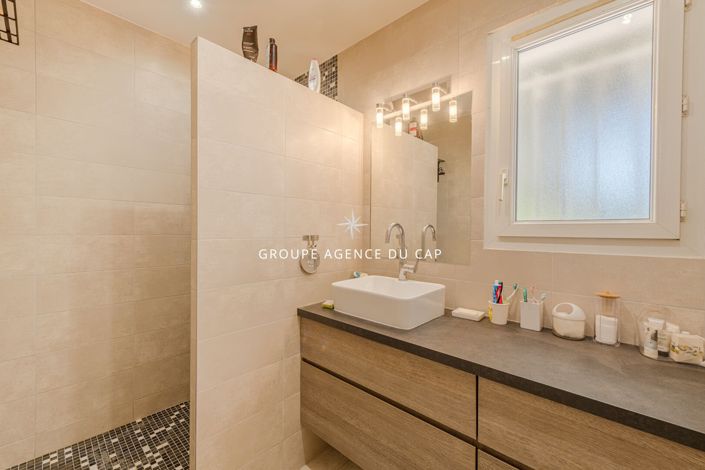 Image No.17-4 Bed House for sale