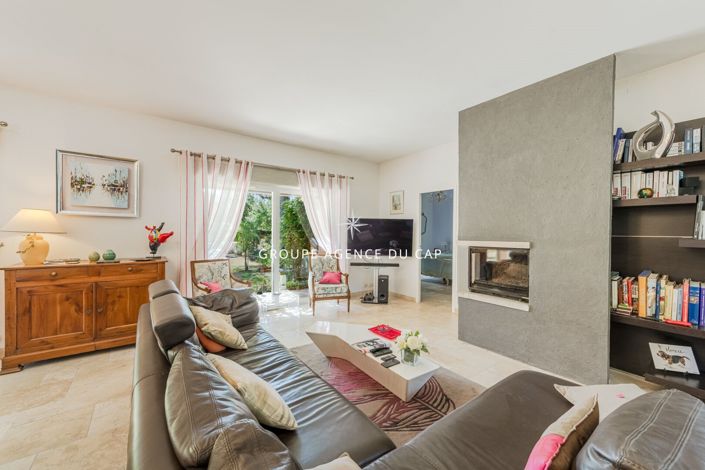 Image No.9-4 Bed House for sale