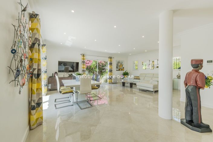 Image No.10-3 Bed House for sale