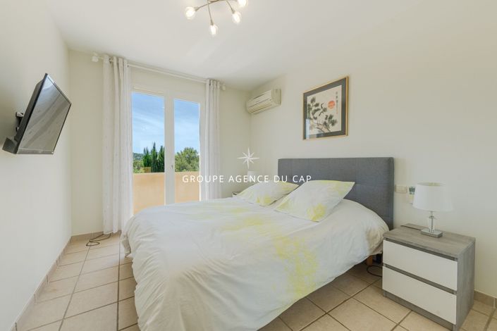Image No.13-3 Bed House for sale