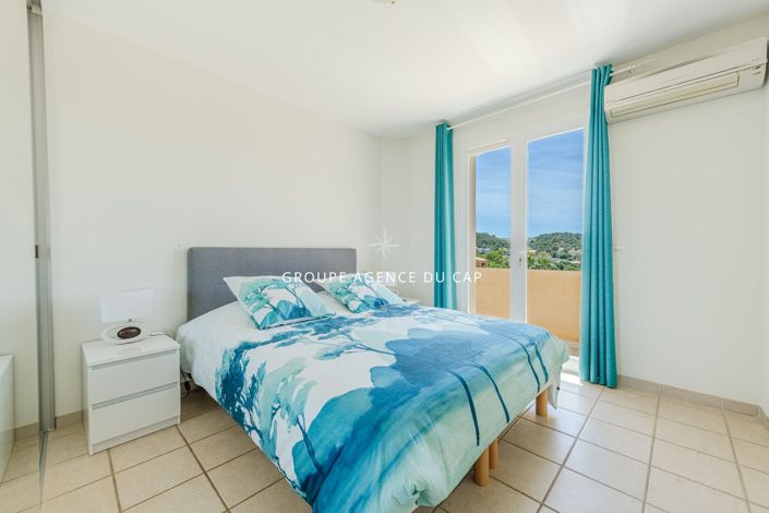 Image No.14-3 Bed House for sale
