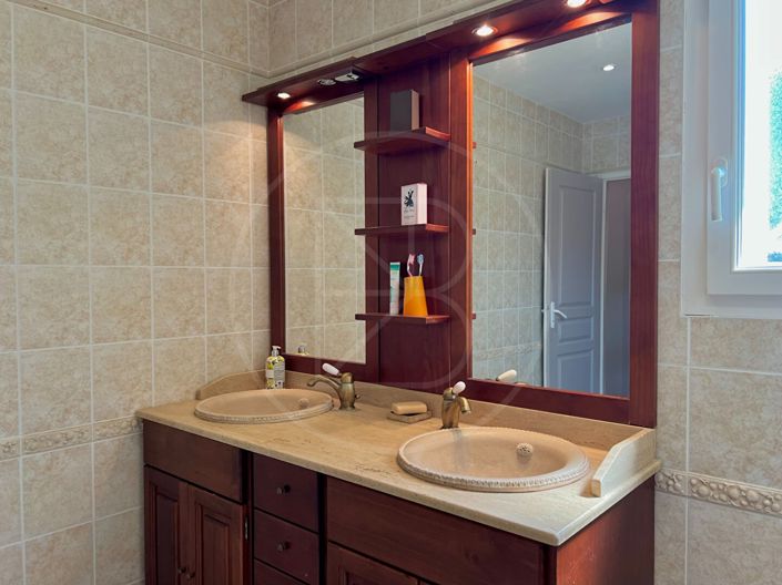 Image No.13-4 Bed House for sale