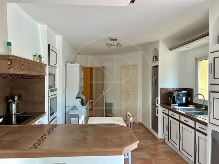 Image No.8-4 Bed House for sale