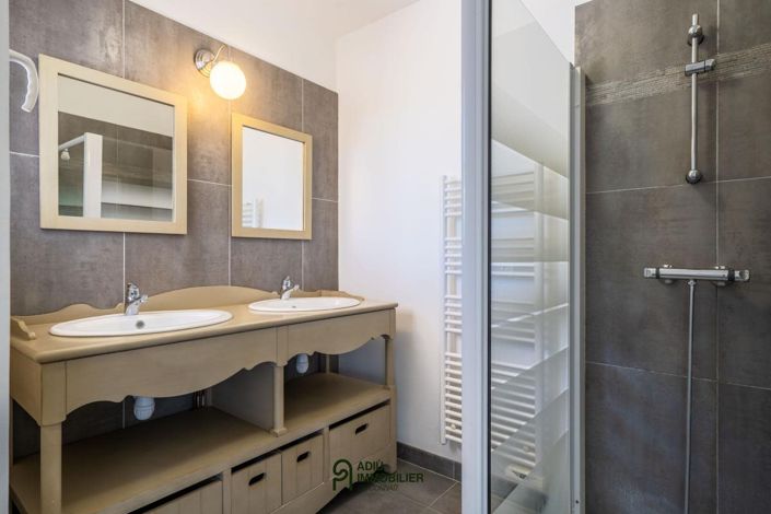 Image No.17-5 Bed House for sale