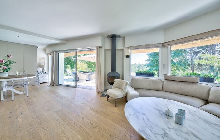 Image No.6-5 Bed House for sale