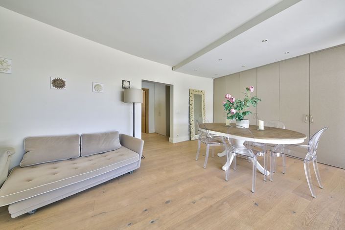 Image No.8-5 Bed House for sale