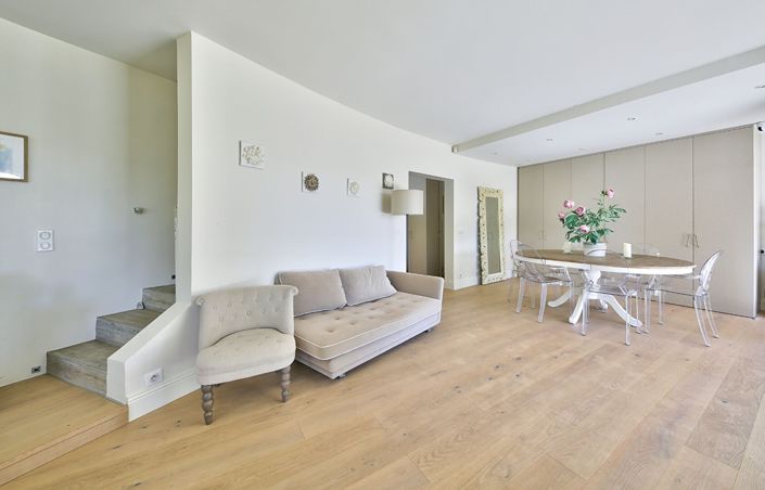 Image No.9-5 Bed House for sale