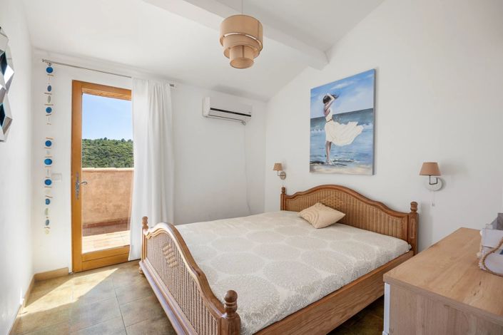 Image No.10-5 Bed House for sale