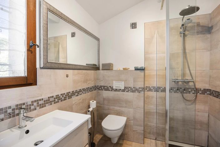 Image No.15-5 Bed House for sale