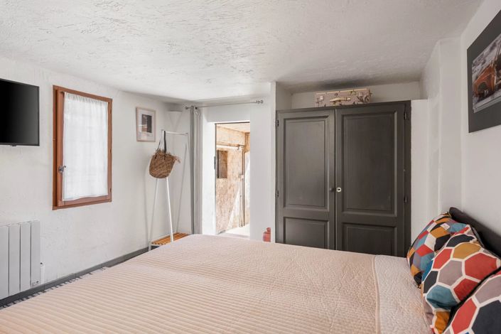 Image No.19-5 Bed House for sale