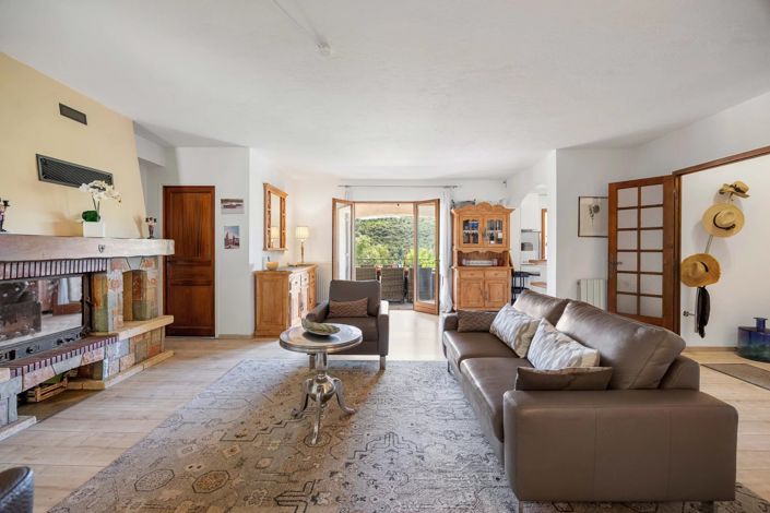 Image No.5-5 Bed House for sale