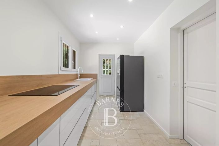 Image No.10-6 Bed House for sale
