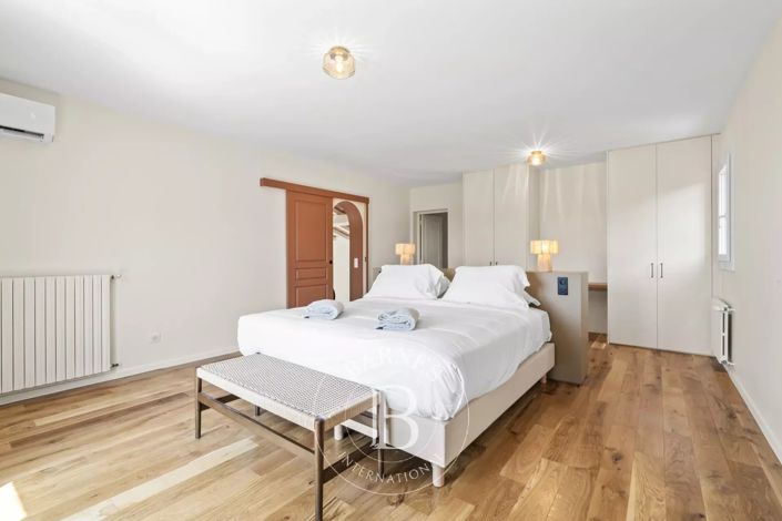Image No.11-6 Bed House for sale