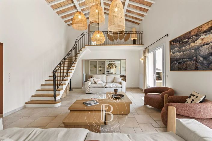 Image No.4-6 Bed House for sale