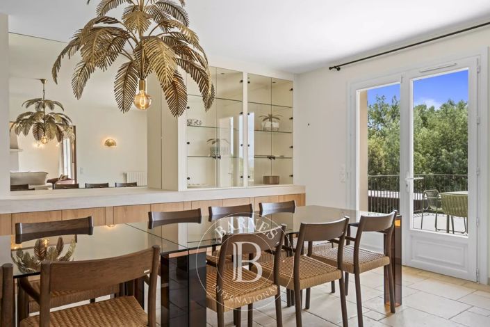 Image No.8-6 Bed House for sale
