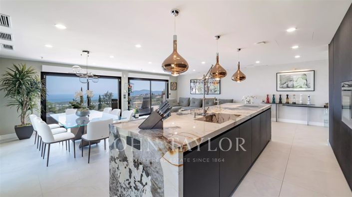 Image No.7-5 Bed House for sale