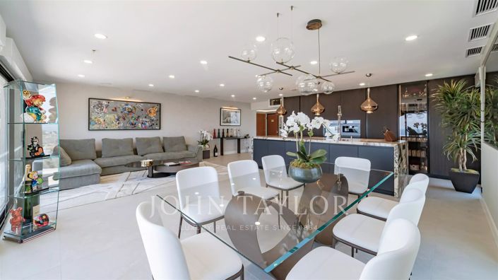 Image No.8-5 Bed House for sale