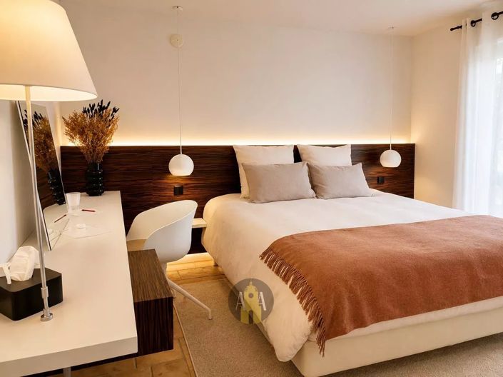 Image No.9-6 Bed House for sale
