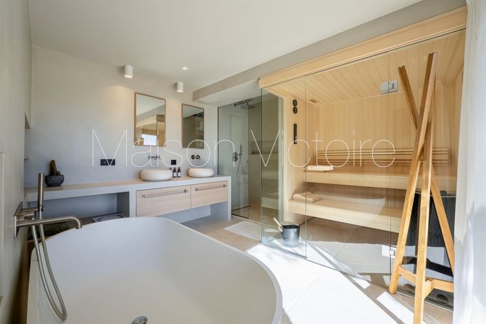 Image No.25-5 Bed House for sale