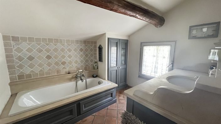 Image No.12-5 Bed House for sale