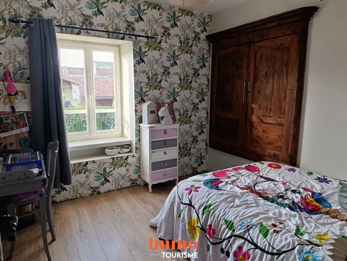 Image No.17-8 Bed House for sale