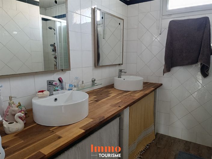 Image No.18-8 Bed House for sale